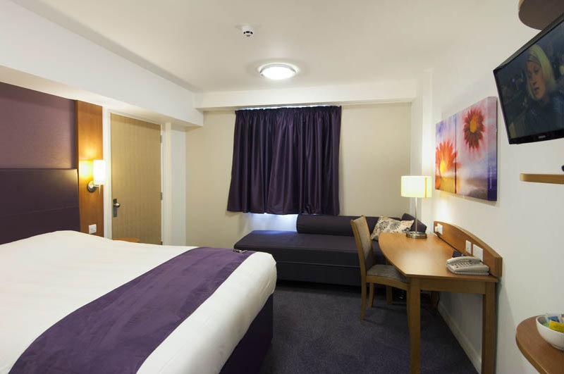 Premier Inn Челмсфорд Екстериор снимка