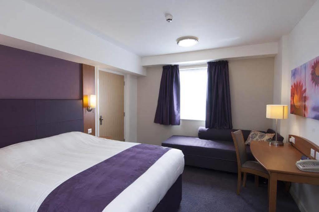 Premier Inn Челмсфорд Екстериор снимка