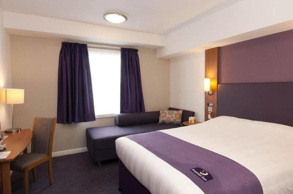 Premier Inn Челмсфорд Екстериор снимка