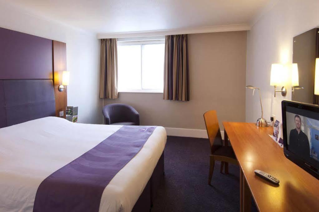 Premier Inn Челмсфорд Екстериор снимка