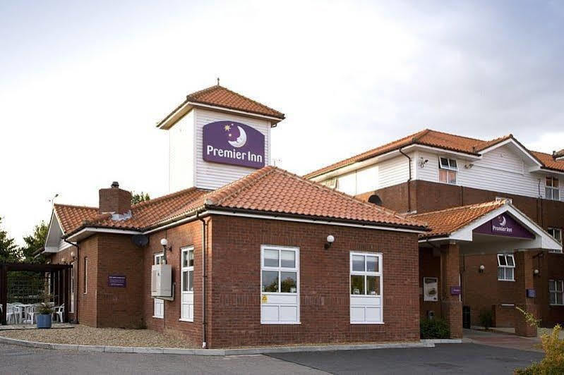 Premier Inn Челмсфорд Екстериор снимка